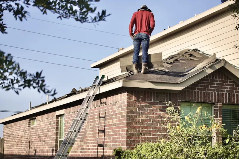 Professional roofer working on a residential roof in Vetera